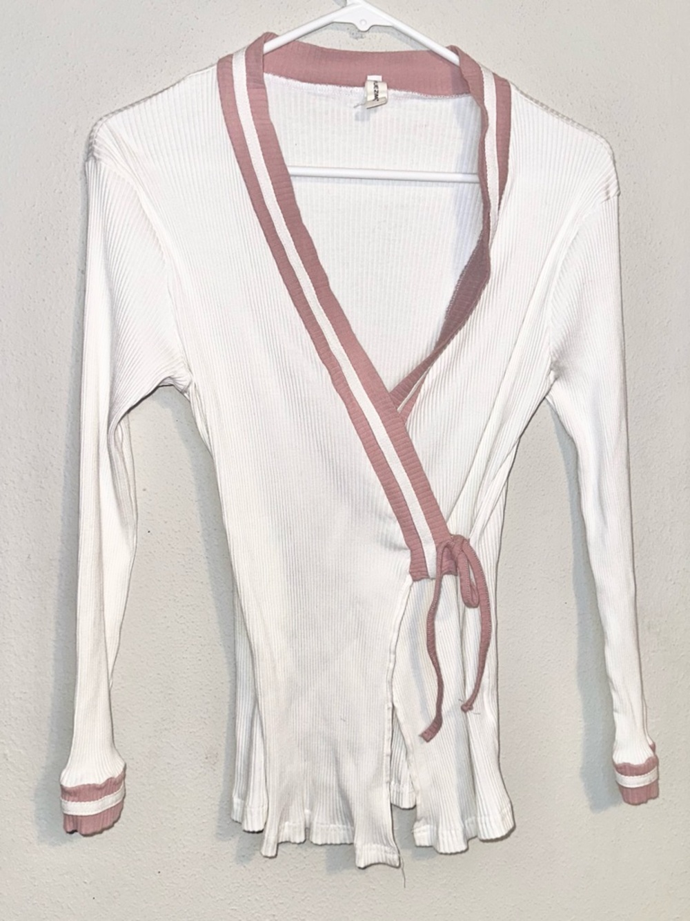 Yuezimama White Ribbed Wrap Top with Dusty Pink Trim